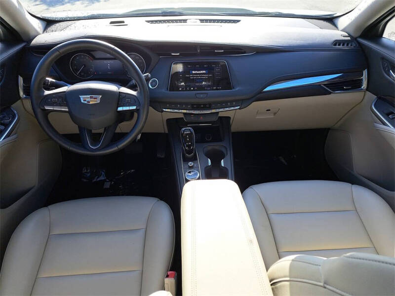 2022 Cadillac XT4 Luxury