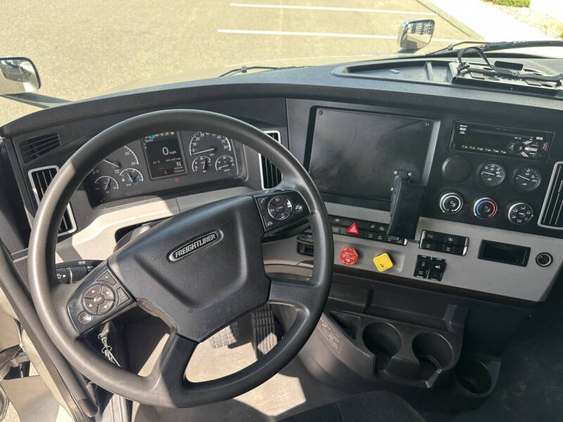 2020 Freightliner Cascadia