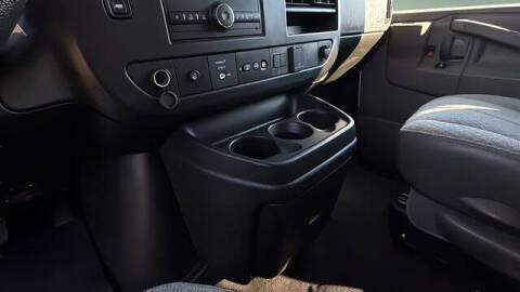 2025 Chevrolet Express LT 3500
