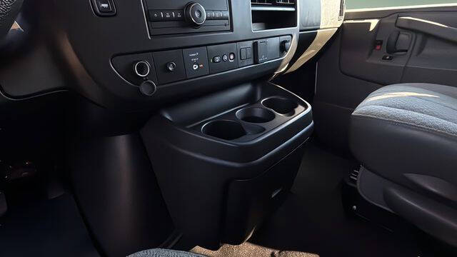 2025 Chevrolet Express LT 3500