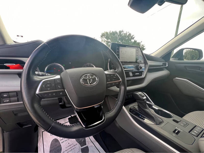 2021 Toyota Highlander LE