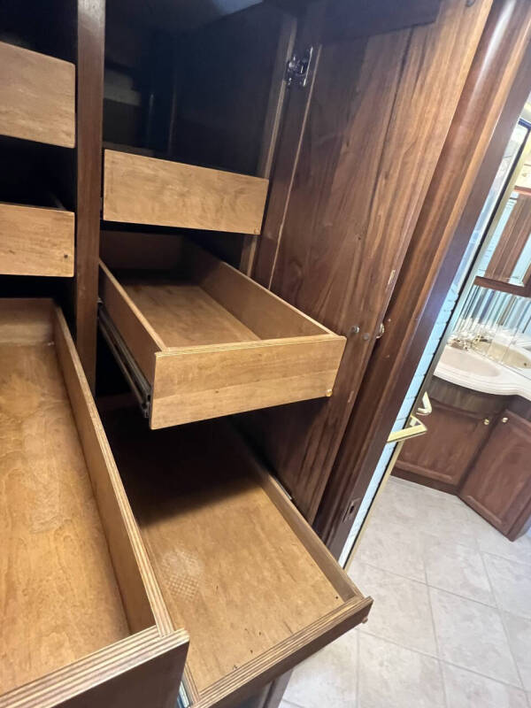 2002 Foretravel GV320 4010