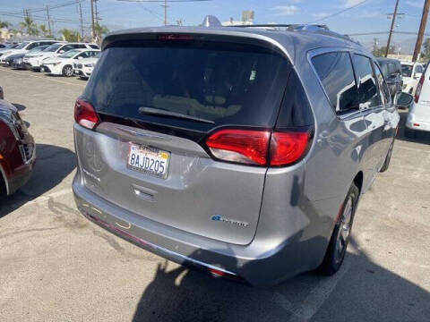 2017 Chrysler Pacifica Hybrid Platinum
