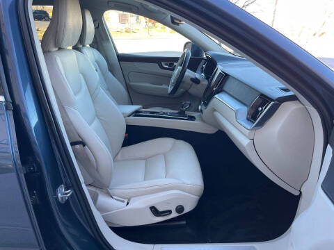 2020 Volvo XC60 T5 Momentum