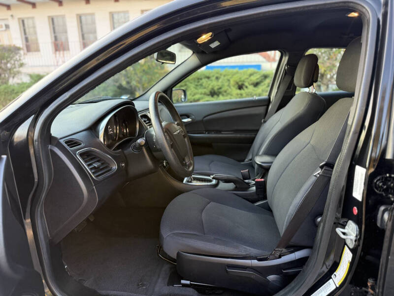 2014 Chrysler 200 LX