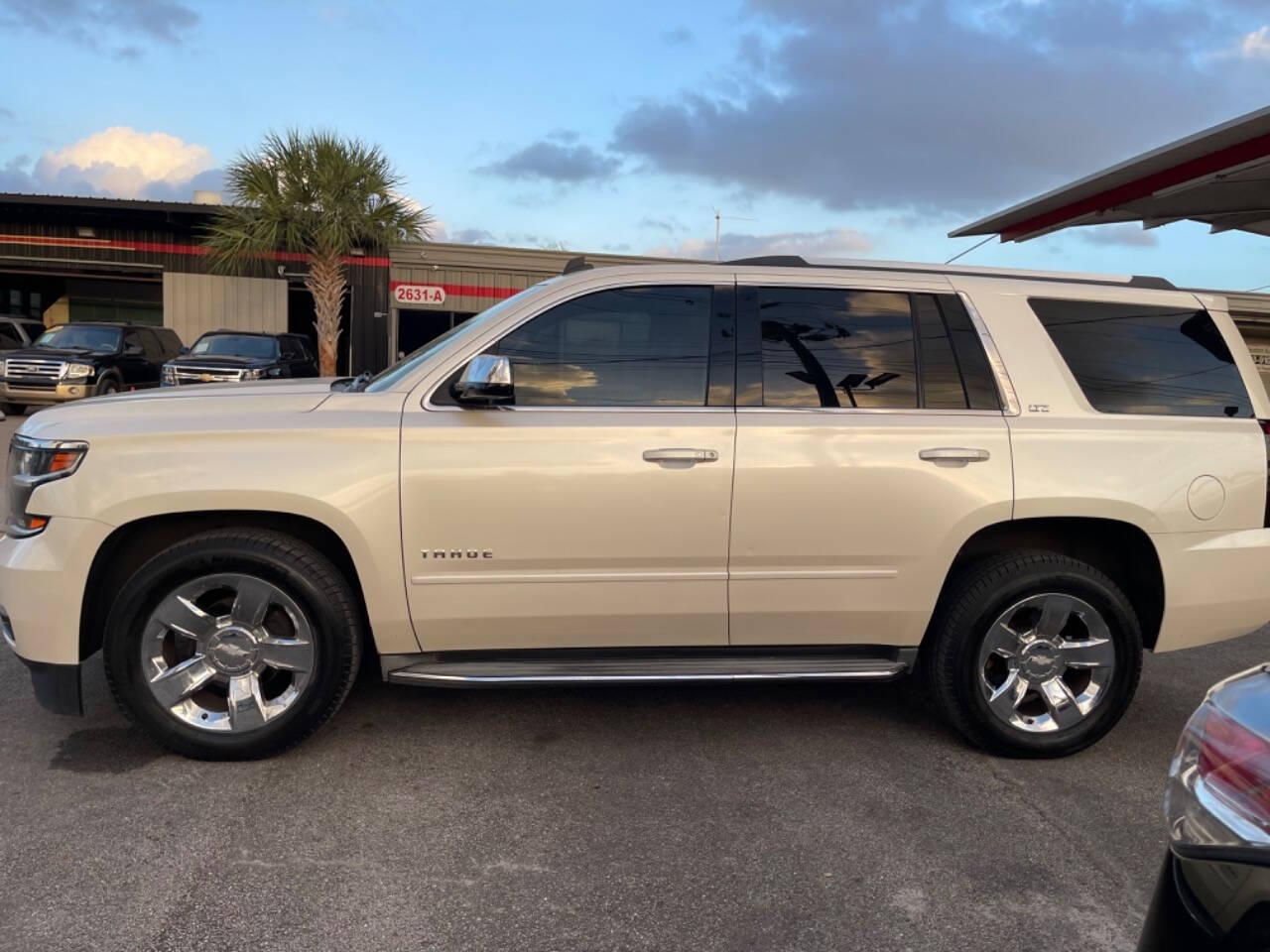 2015 Chevrolet Tahoe for sale at SMART CHOICE AUTO in Pasadena, TX