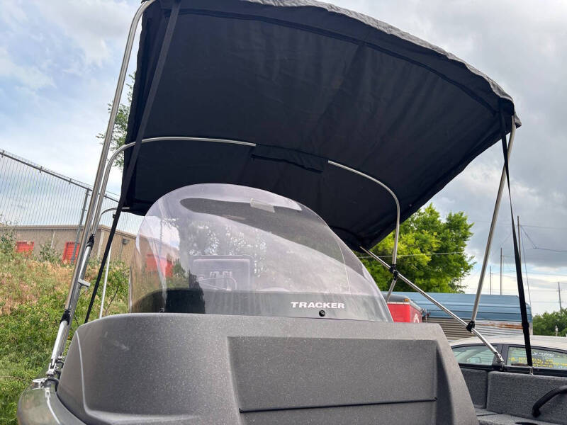 2021 Tracker Pro Guide V-16 SC