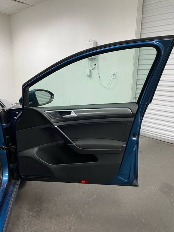 2019 Volkswagen Golf SE