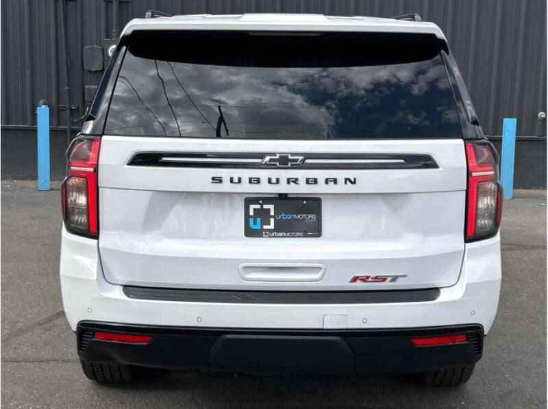 2023 Chevrolet Suburban RST