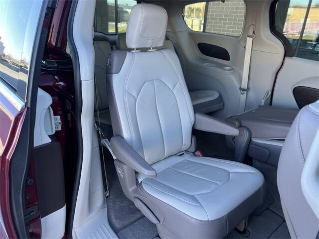 2017 Chrysler Pacifica Touring-L