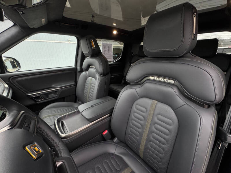 2024 Rivian R1T Adventure