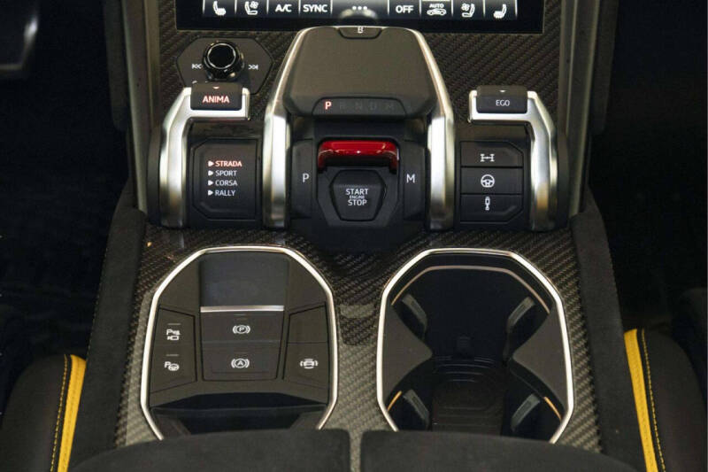 2024 Lamborghini Urus Performante