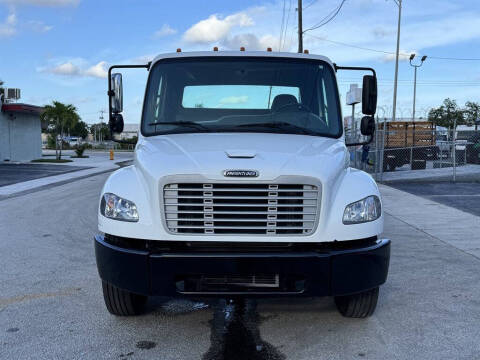 2018 Freightliner M2 106