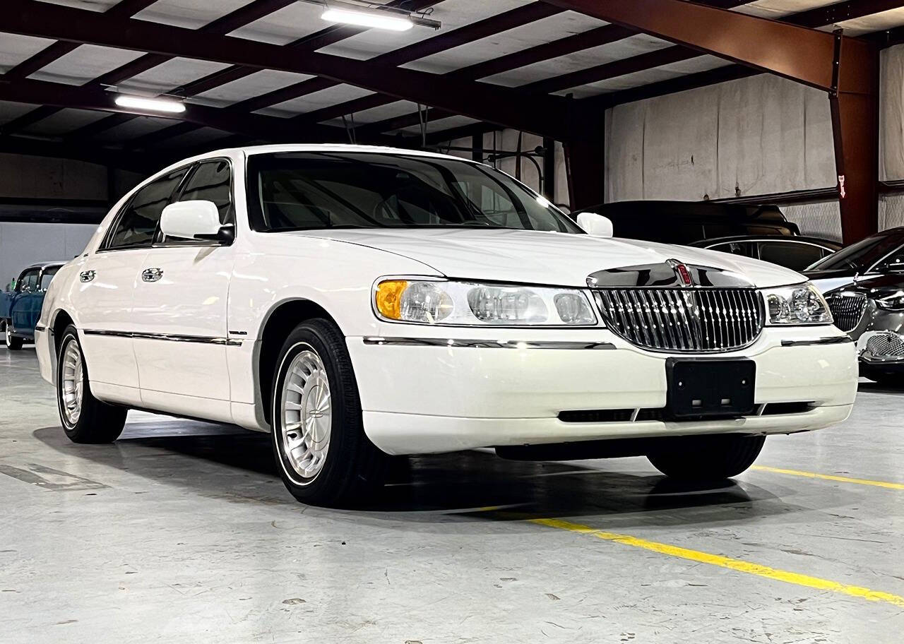 2002 Lincoln Town Car for sale at Carnival Car Company in Victoria, TX