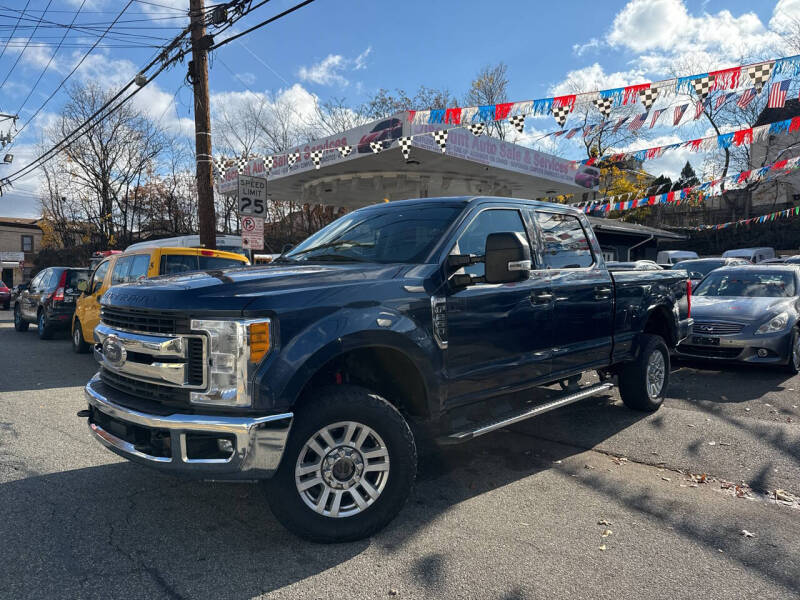 2017 Ford F-250 Super Duty XLT photo 2