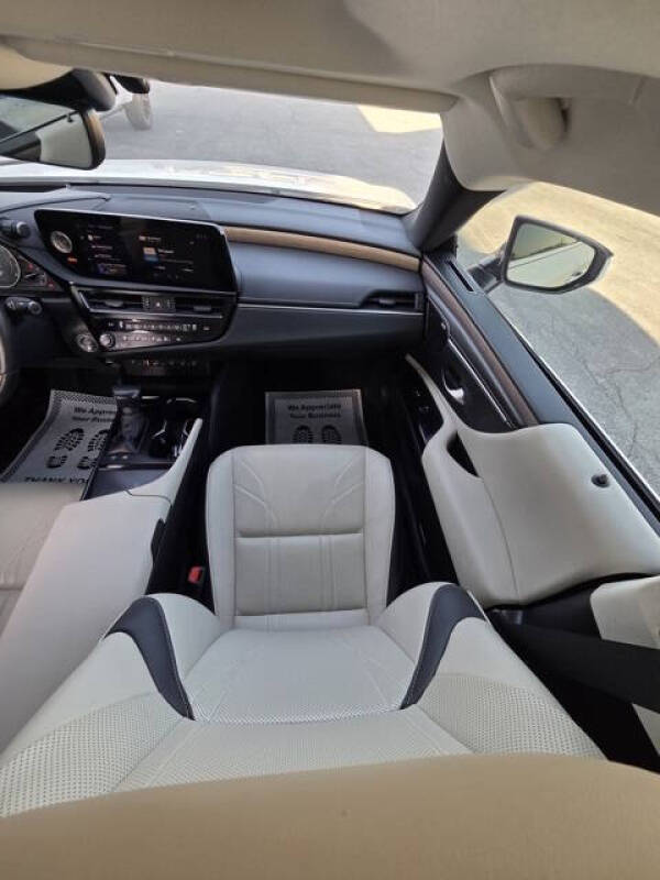 2024 Lexus ES 300h Luxury