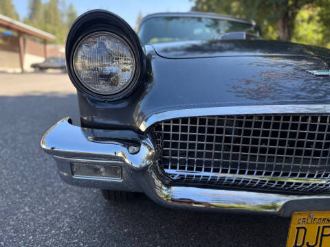 1957 Ford Thunderbird