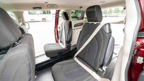 2022 Chrysler Voyager LX