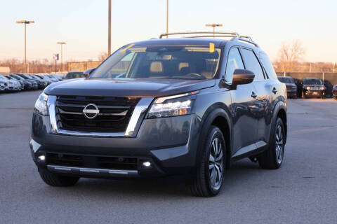 2023 Nissan Pathfinder SL