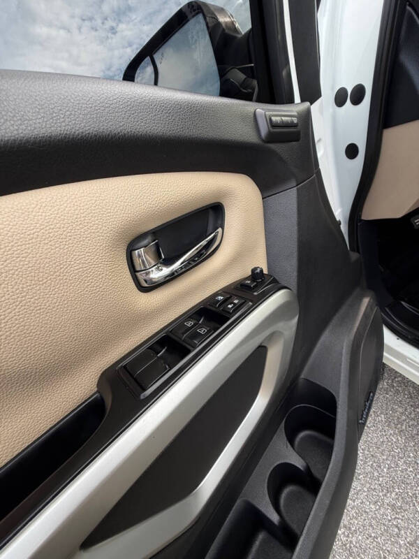 2017 Nissan Titan SV