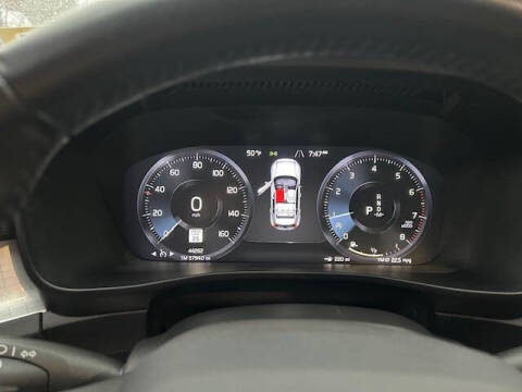 2020 Volvo XC40 T5 Momentum