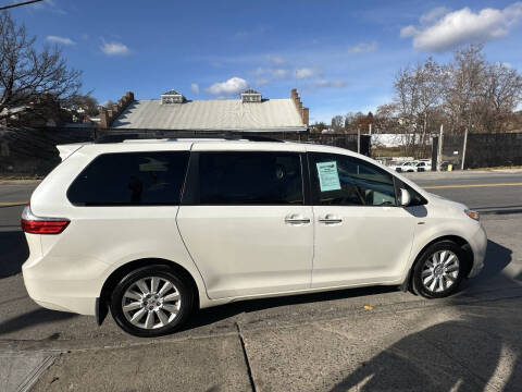 2017 Toyota Sienna XLE Premium 7-Passenger