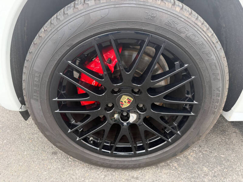 2014 Porsche Cayenne GTS