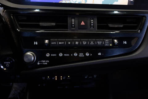 2022 Lexus ES 300h F SPORT