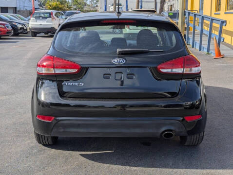 2017 Kia Forte5 LX