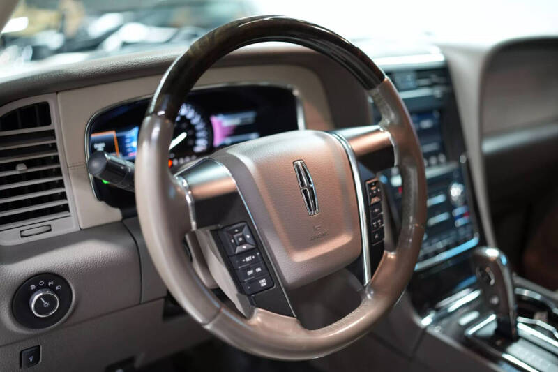 2017 Lincoln Navigator Select