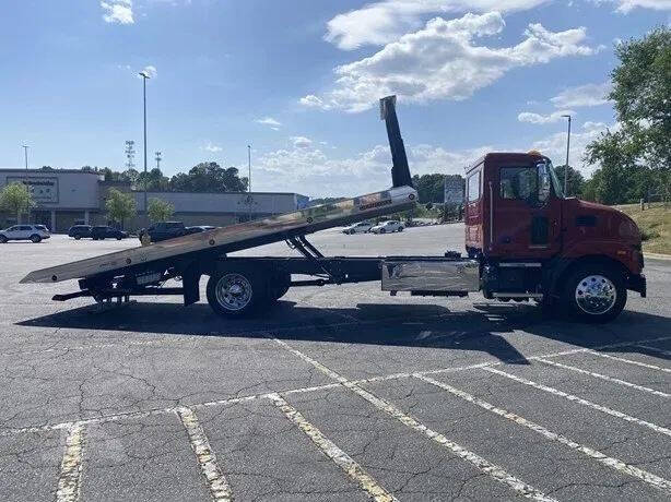 2024 Mack MD6