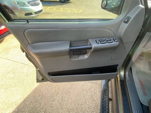 2004 Ford Explorer Sport Trac XLS