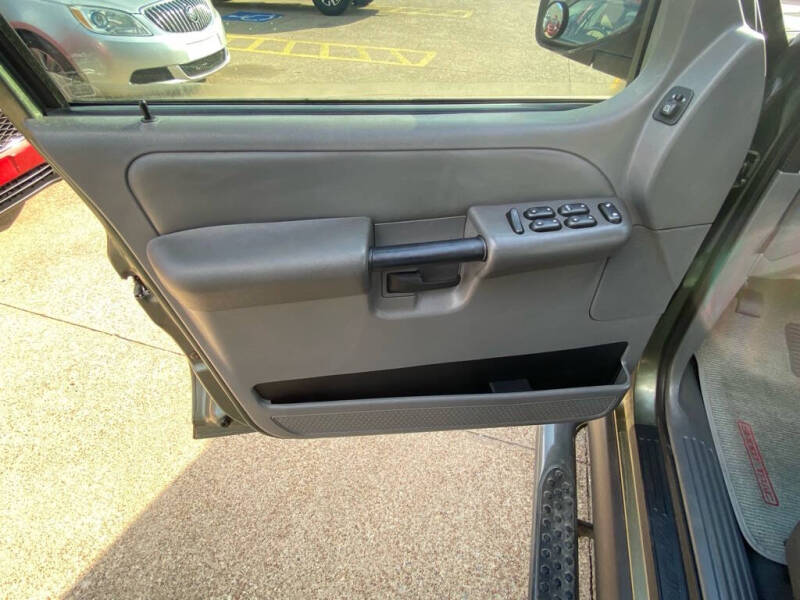 2004 Ford Explorer Sport Trac XLS