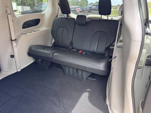 2017 Chrysler Pacifica Touring-L Plus