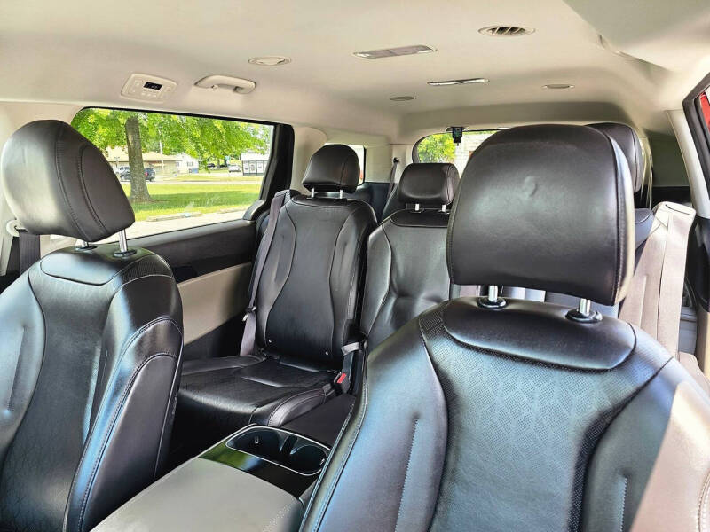 2025 Kia Carnival LXS