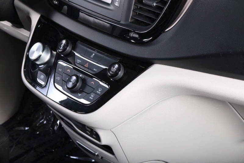 2017 Chrysler Pacifica LX
