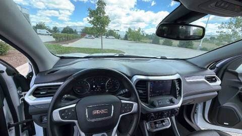 2023 GMC Acadia SLT