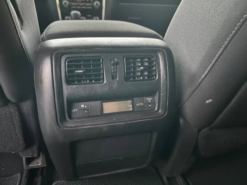 2017 Nissan Pathfinder SV