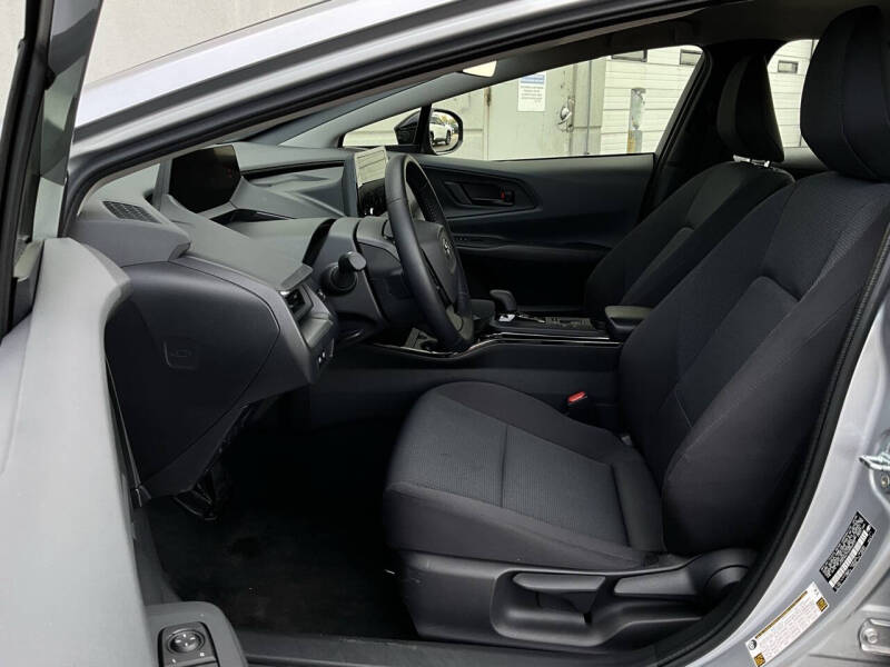 2025 Toyota Prius LE