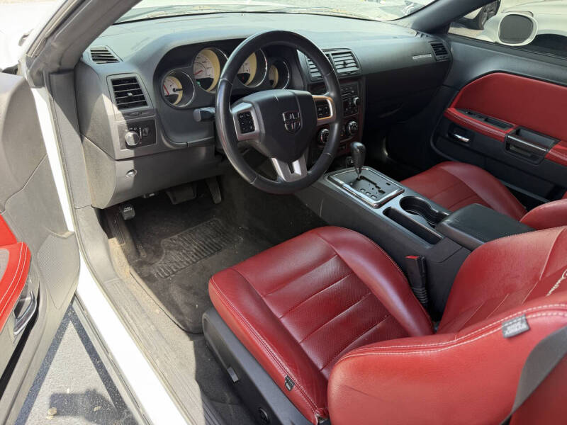 2013 Dodge Challenger SXT Plus