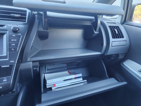 2014 Toyota Prius v Two