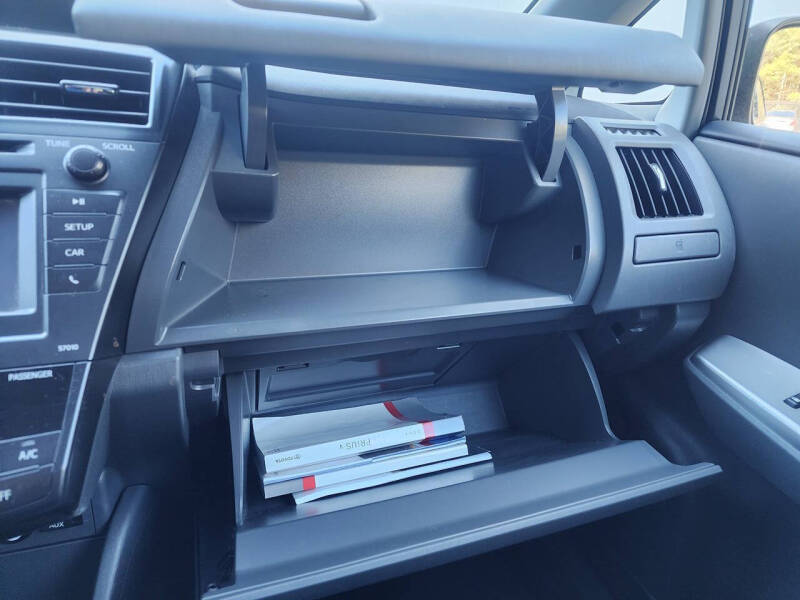 2014 Toyota Prius v Two