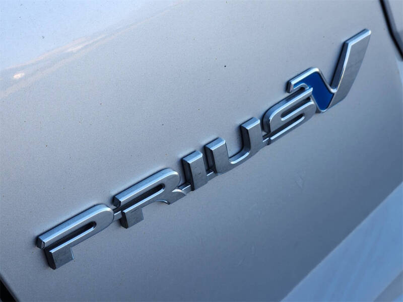 2016 Toyota Prius v Two