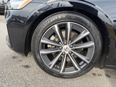 2022 Volvo S60 B5 Momentum