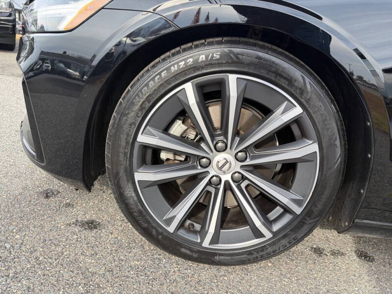 2022 Volvo S60 B5 Momentum