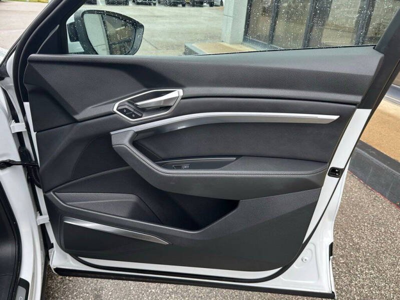 2024 Audi Q8 e-tron quattro Premium Plus