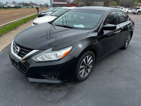 2017 Nissan Altima for sale at Sartins Auto Sales in Dyersburg TN