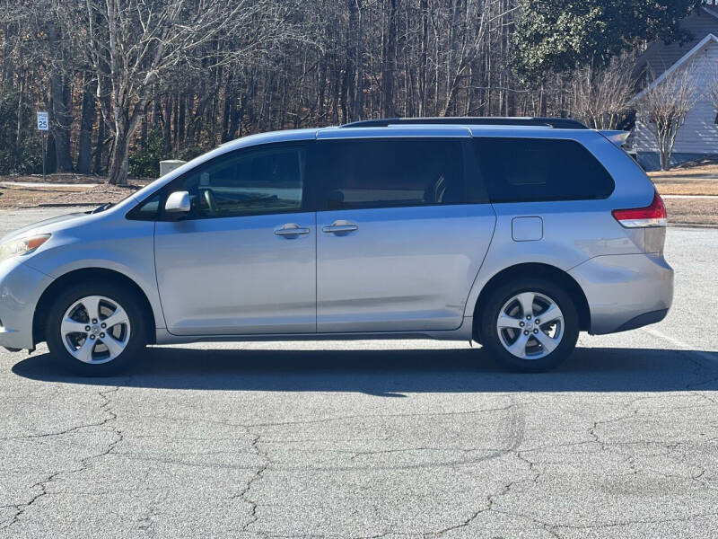 2012 Toyota Sienna null photo 12