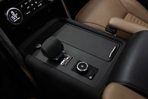 2023 Land Rover Discovery P300 S R-Dynamic