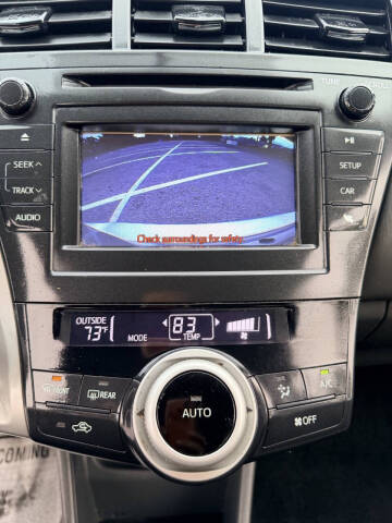 2014 Toyota Prius v Five